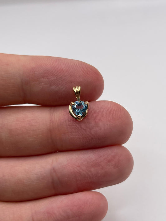 9ct gold topaz heart pendant