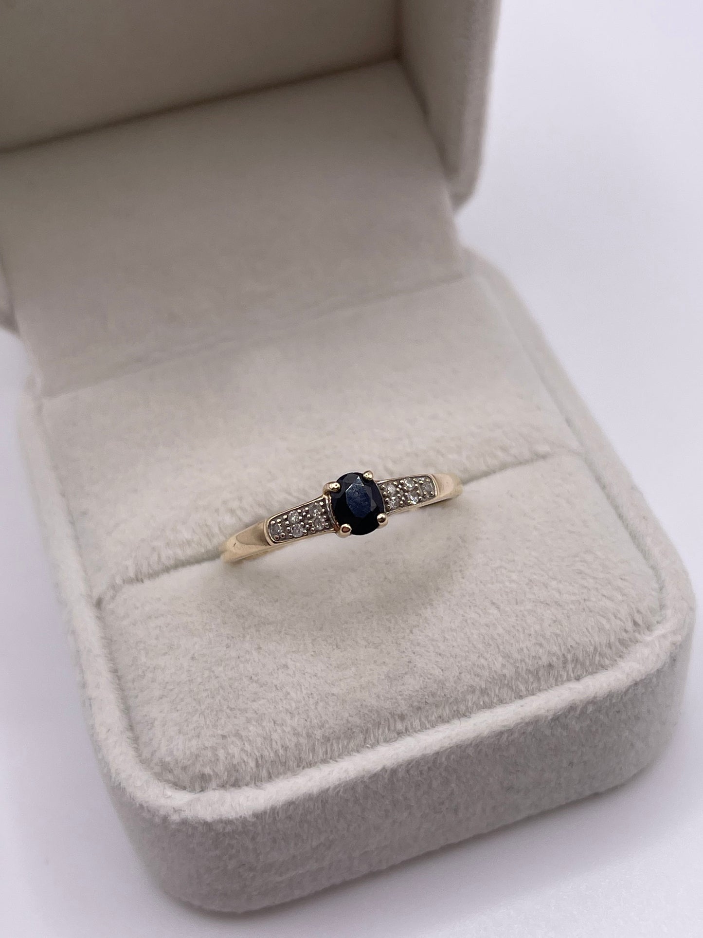 9ct gold sapphire and diamond ring