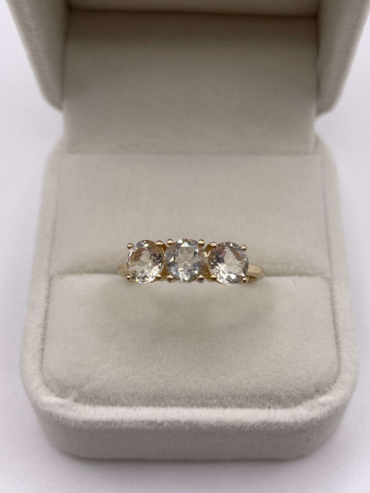 9ct gold quartz ring