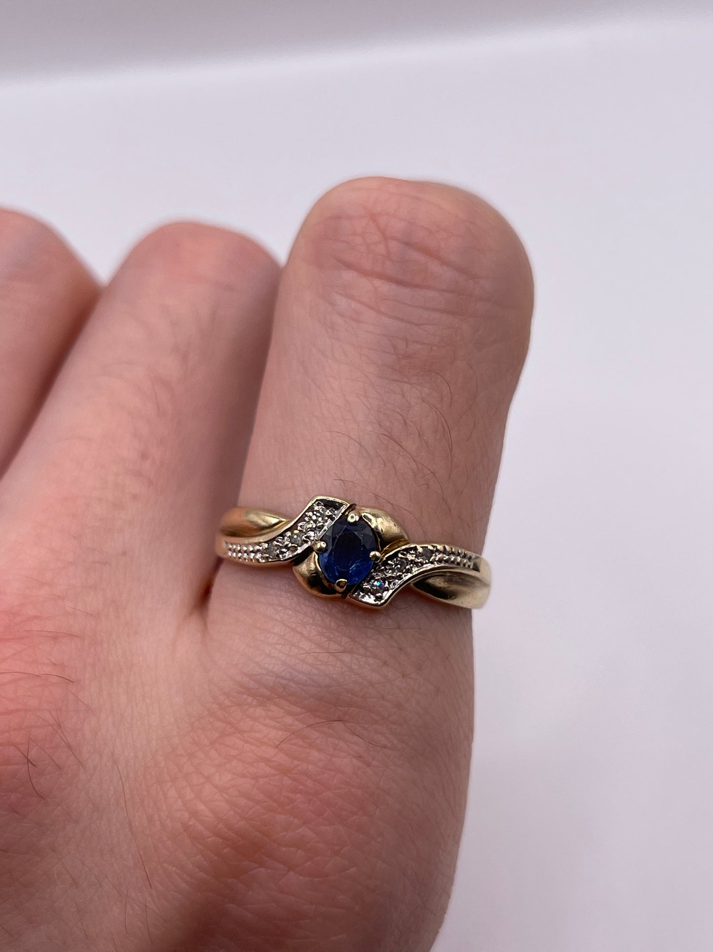 9ct gold sapphire and diamond ring