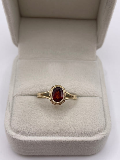 9ct gold garnet ring