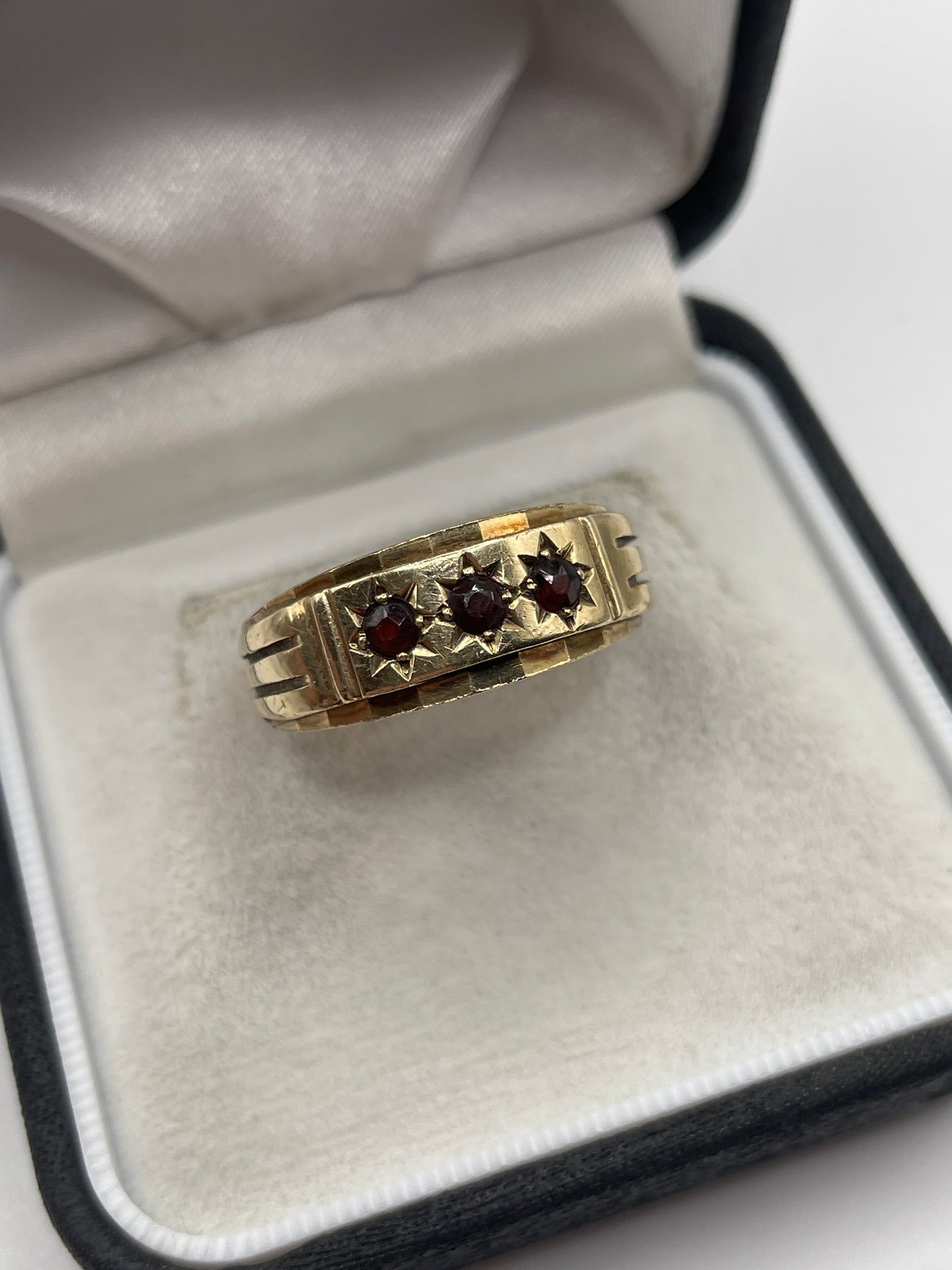 9ct gold garnet gypsy ring