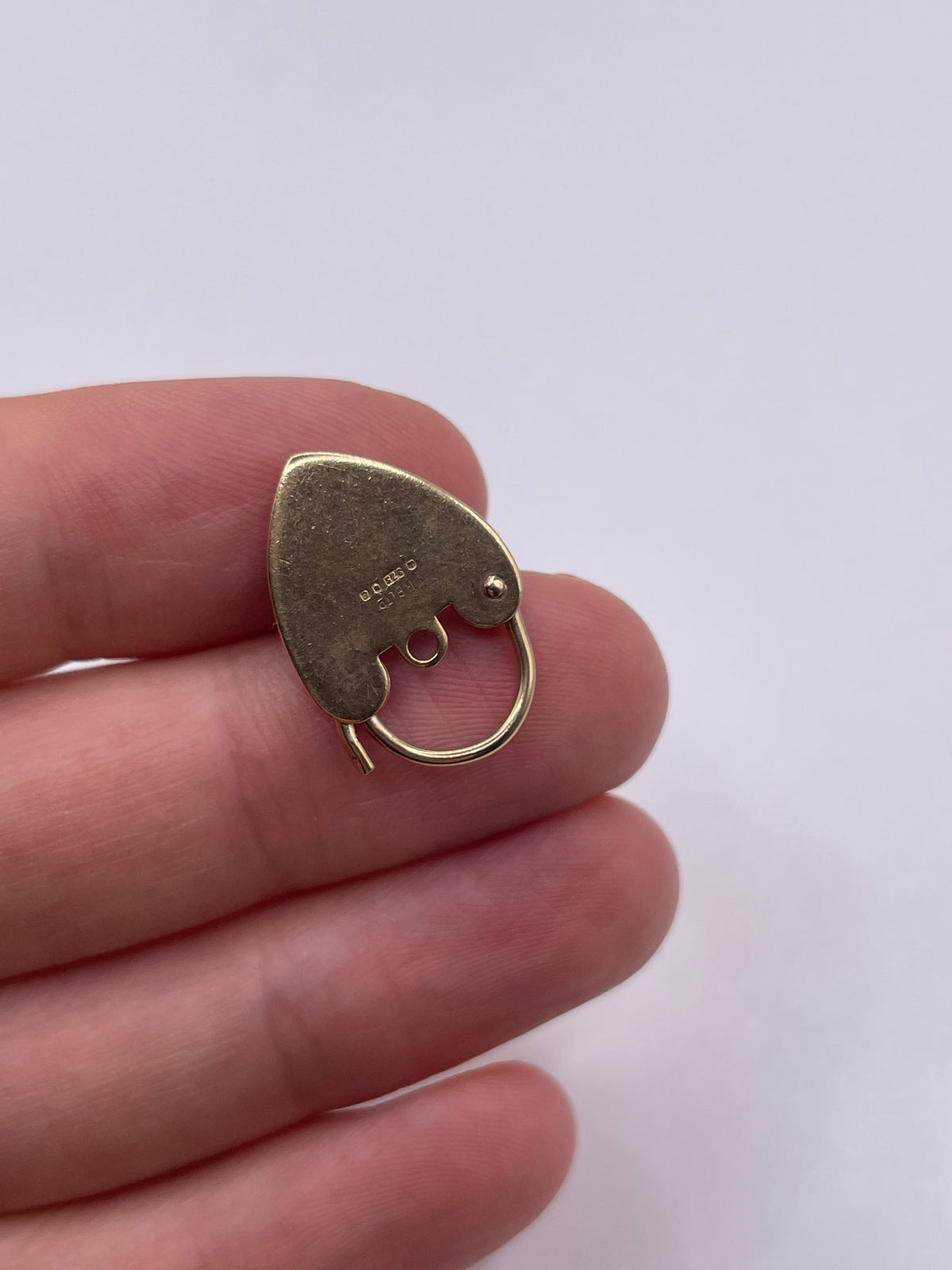 9ct gold padlock 19