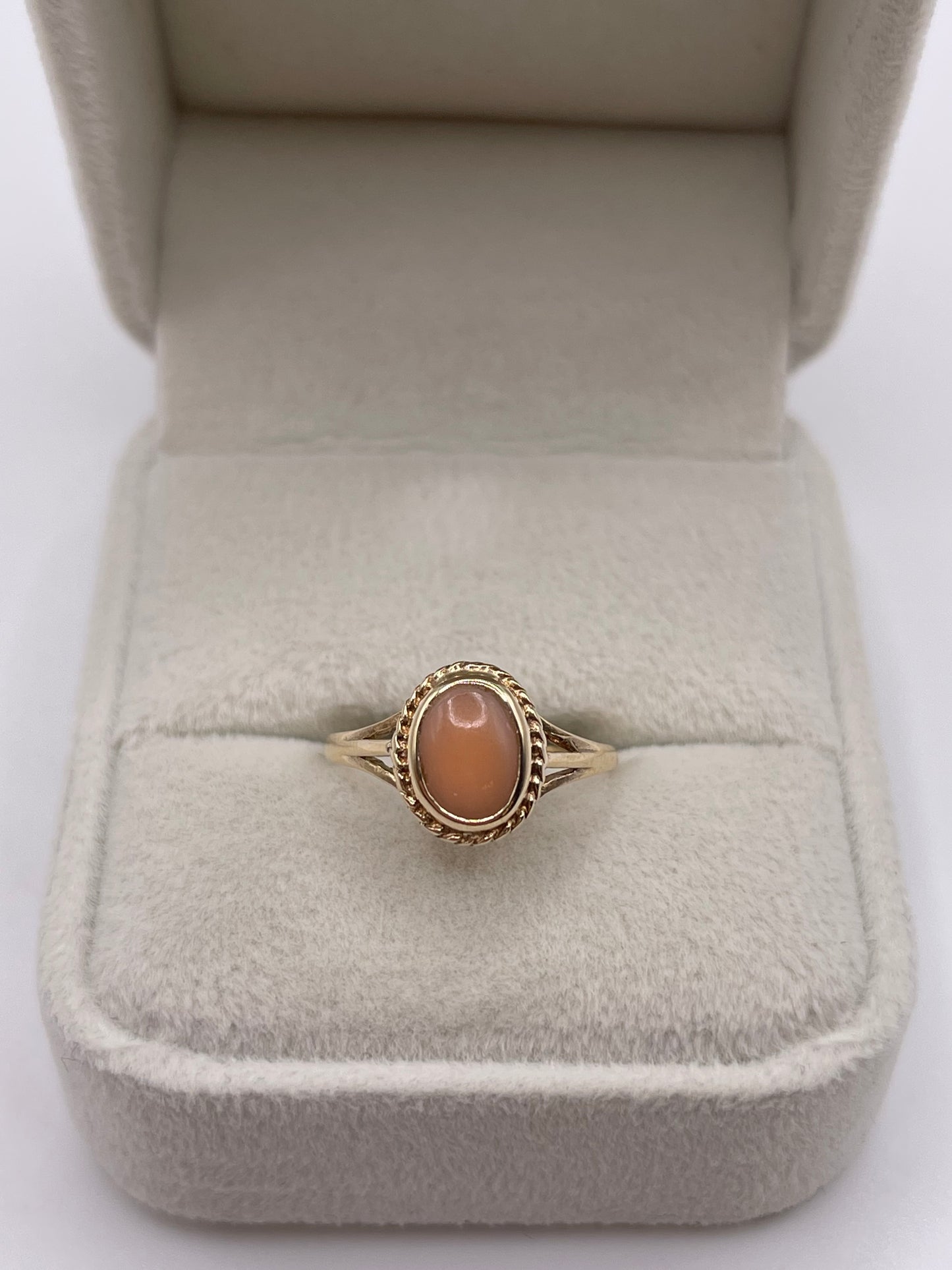 9ct gold coral ring