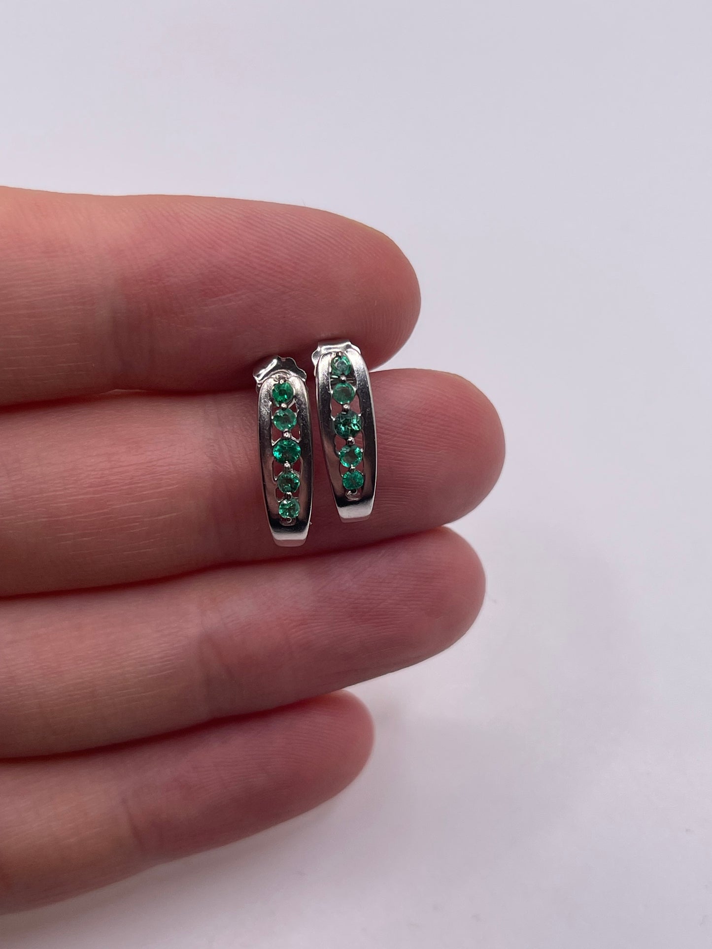 9ct white gold emerald earrings