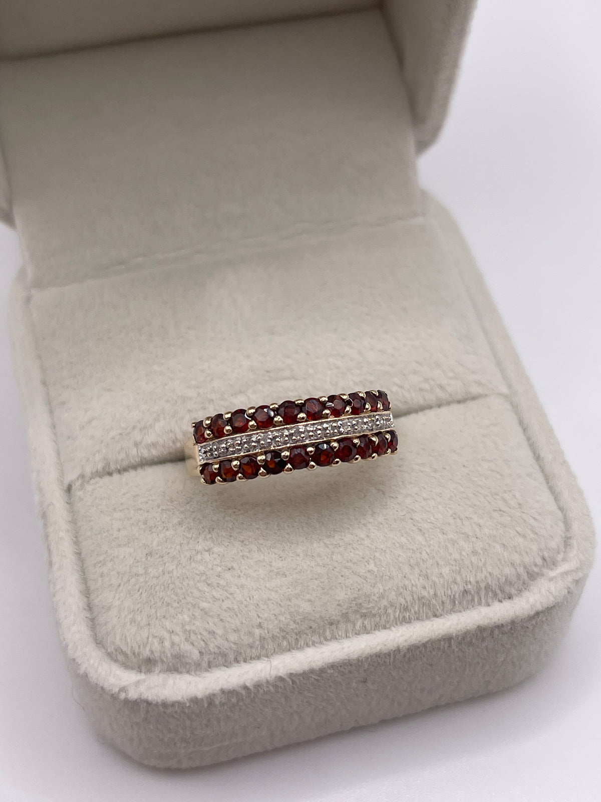 9ct gold garnet and diamond ring