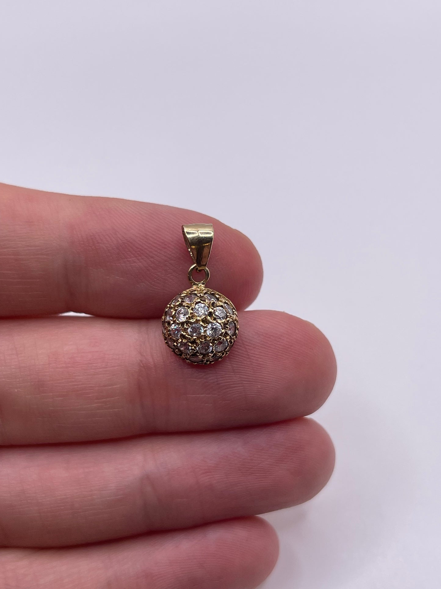 9ct gold cz pendant