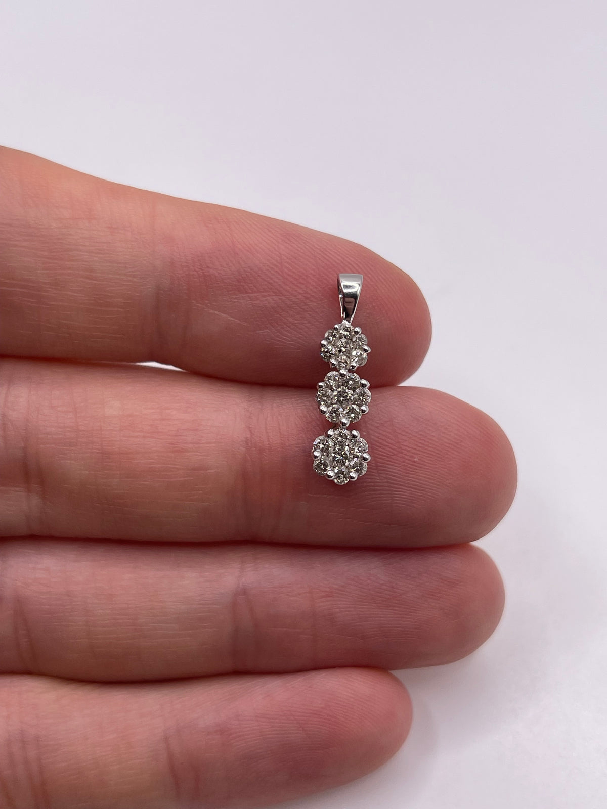 14ct white gold diamond cluster pendant