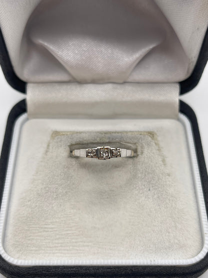 9ct gold platinum diamond ring