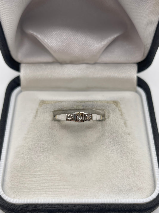 9ct gold platinum diamond ring