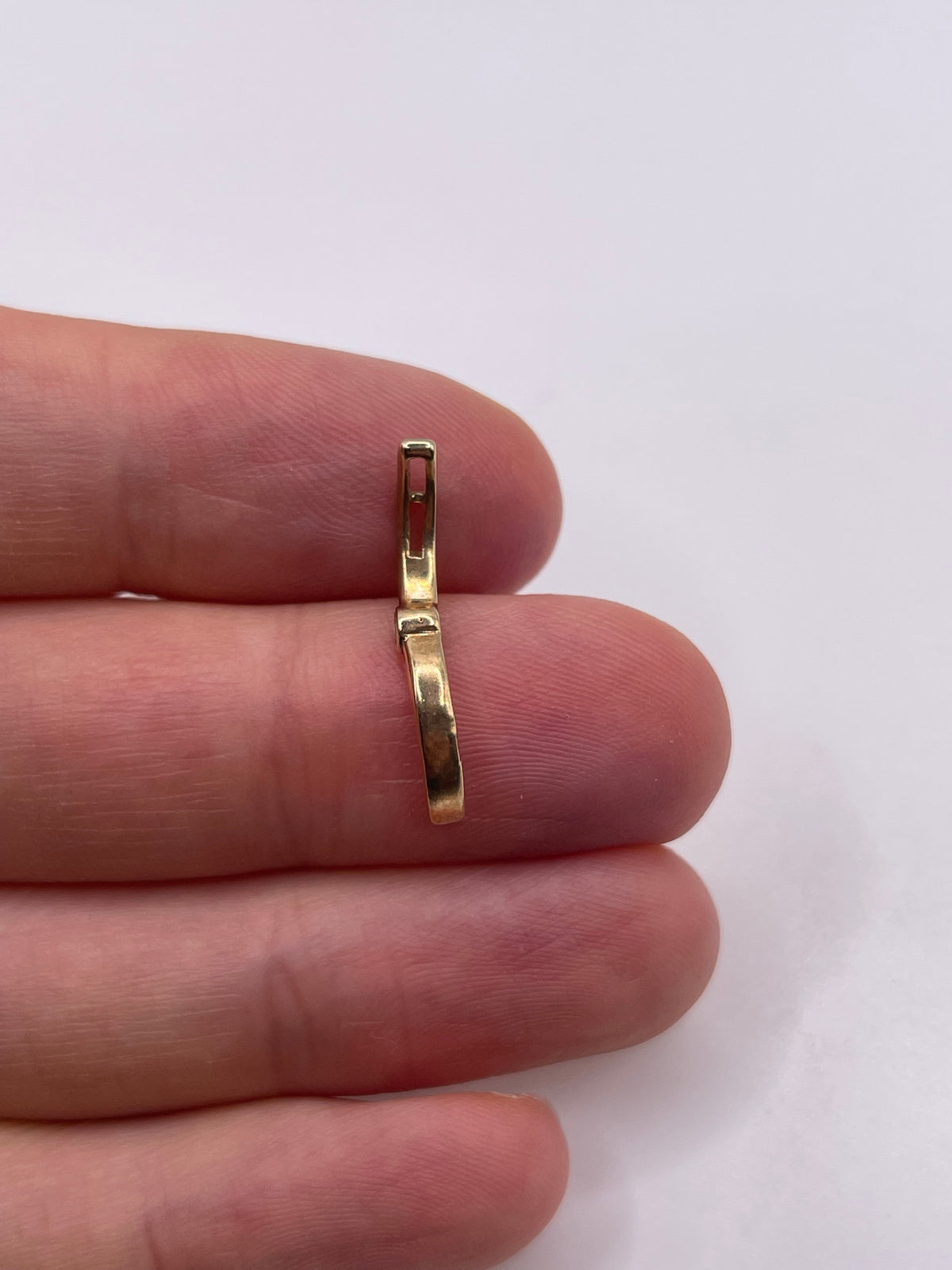 9ct gold diamond pendant