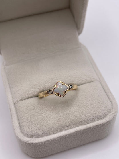 9ct gold opal and cz ring