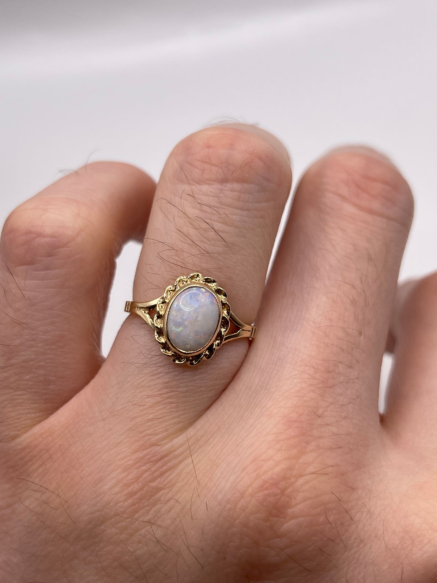 9ct gold opal ring