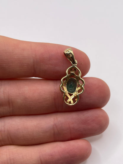 9ct gold emerald pendant