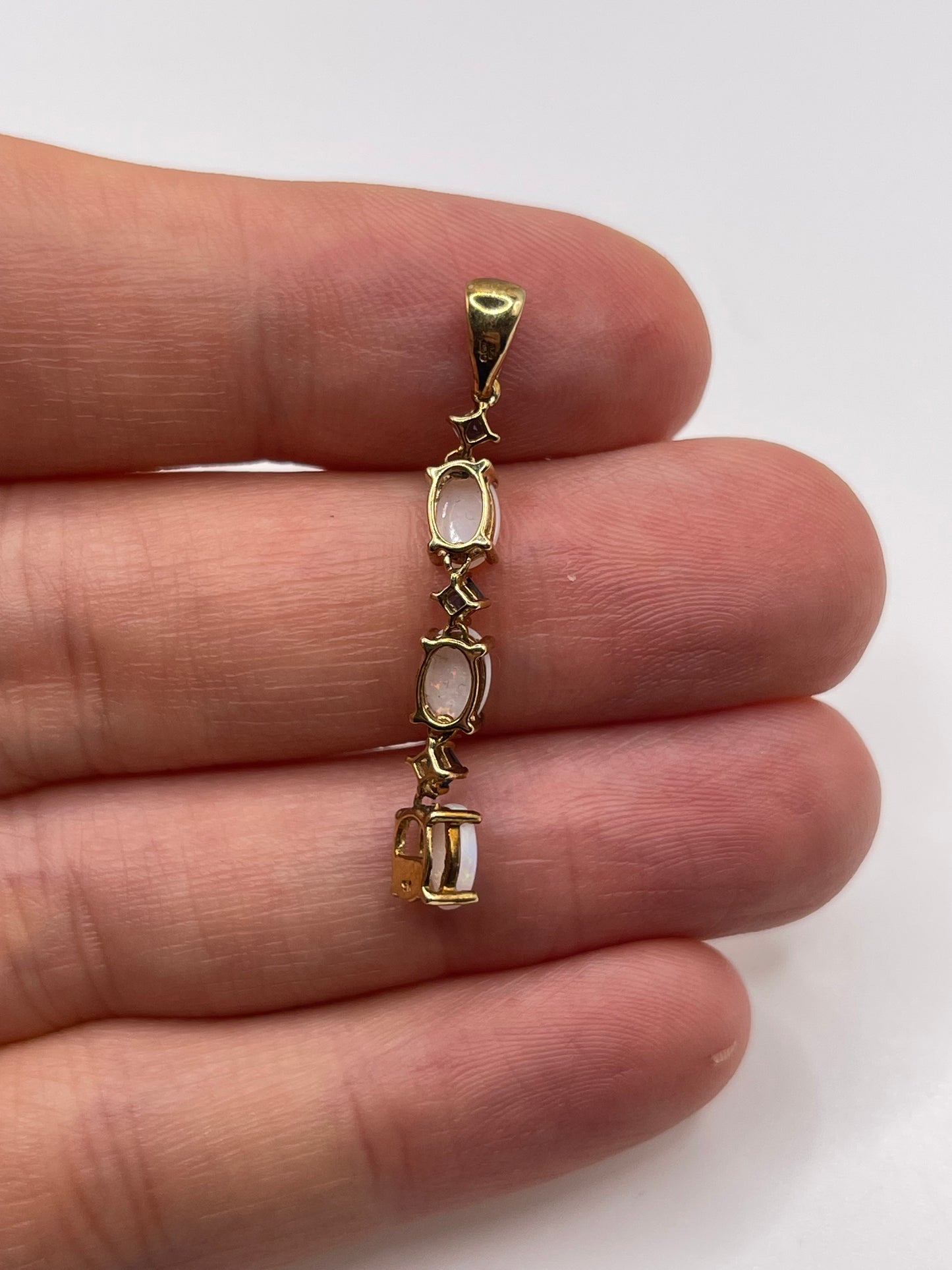 9ct gold opal and sapphire pendant