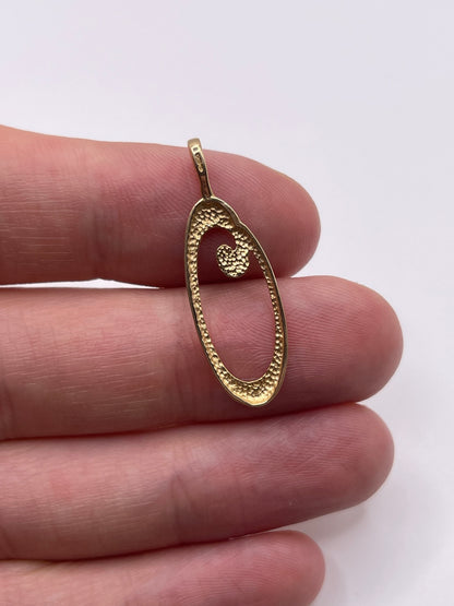 9ct gold initial O pendant