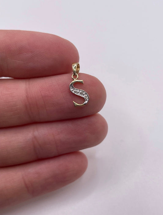 9ct gold diamond initial S pendant