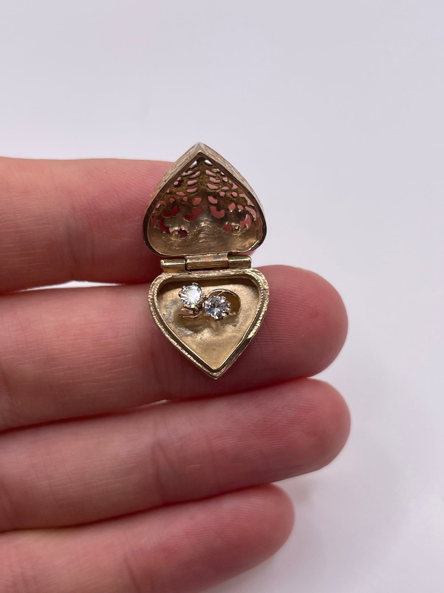 9ct gold ring box charm