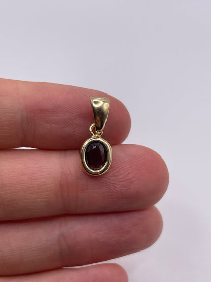 9ct gold garnet pendant