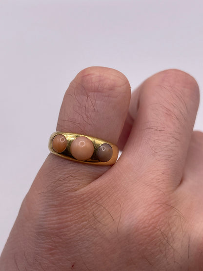 Antique 18ct gold coral gypsy ring