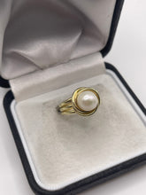 Load image into Gallery viewer, 14ct gold pearl ring
