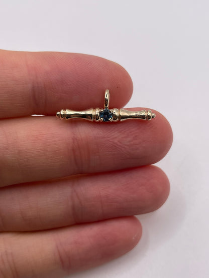 9ct gold London blue topaz t bar pendant