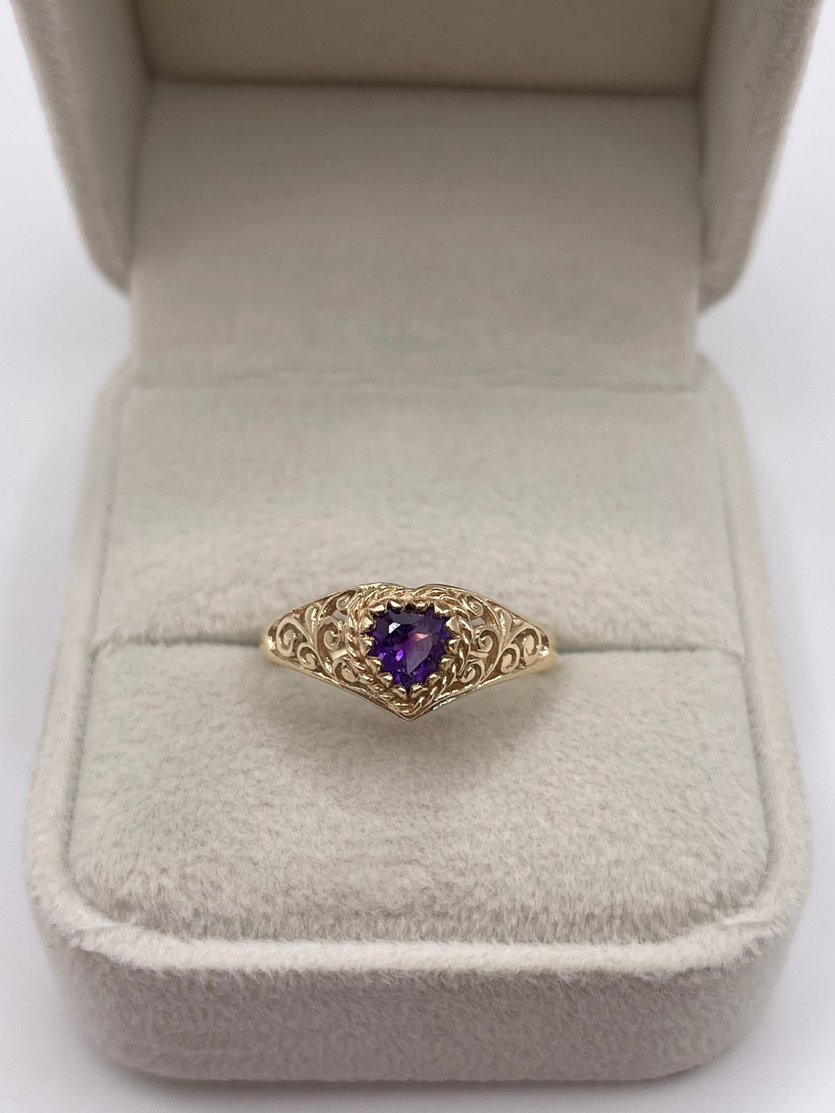 9ct gold amethyst heart ring