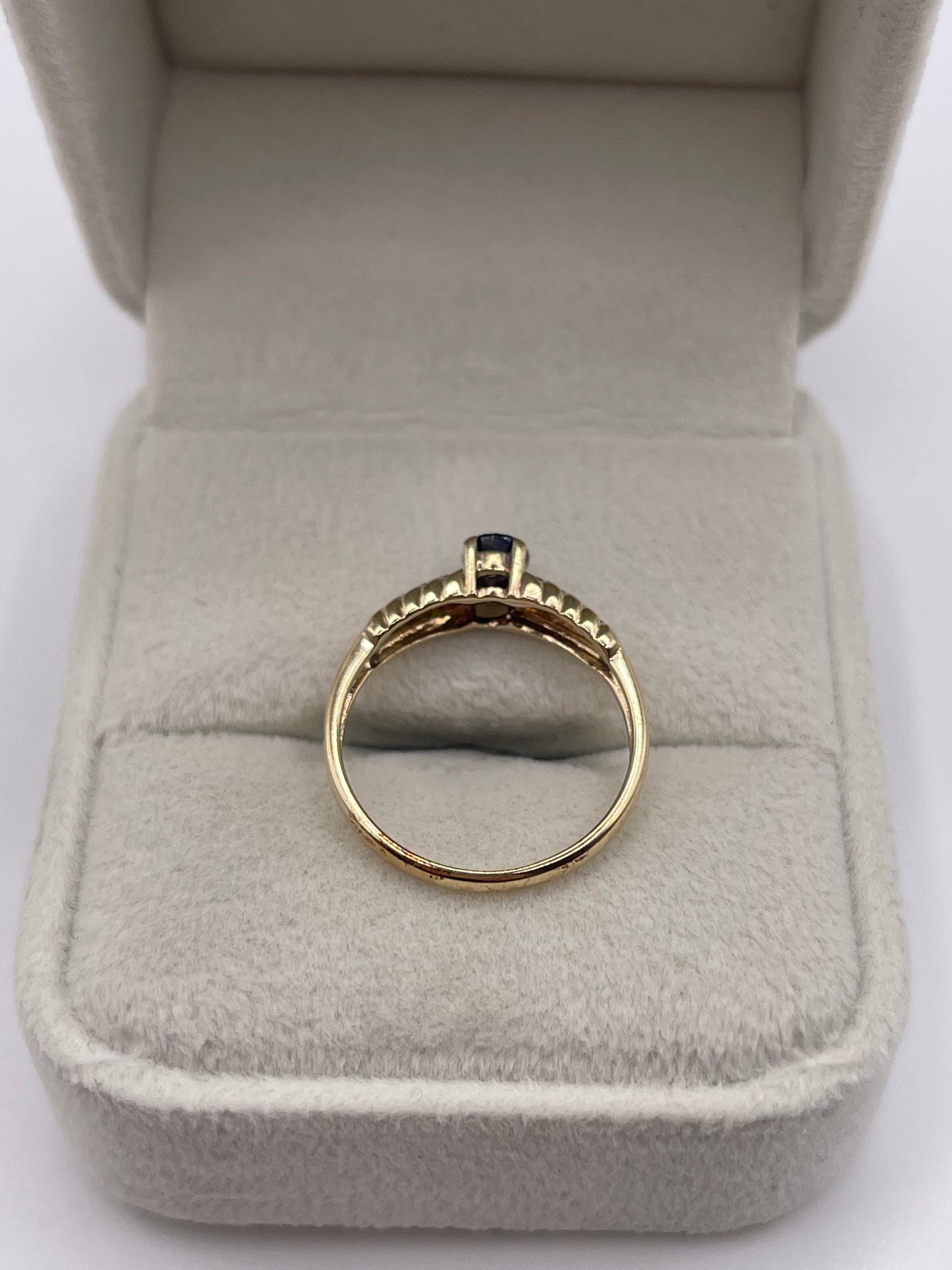 9ct gold sapphire and diamond ring