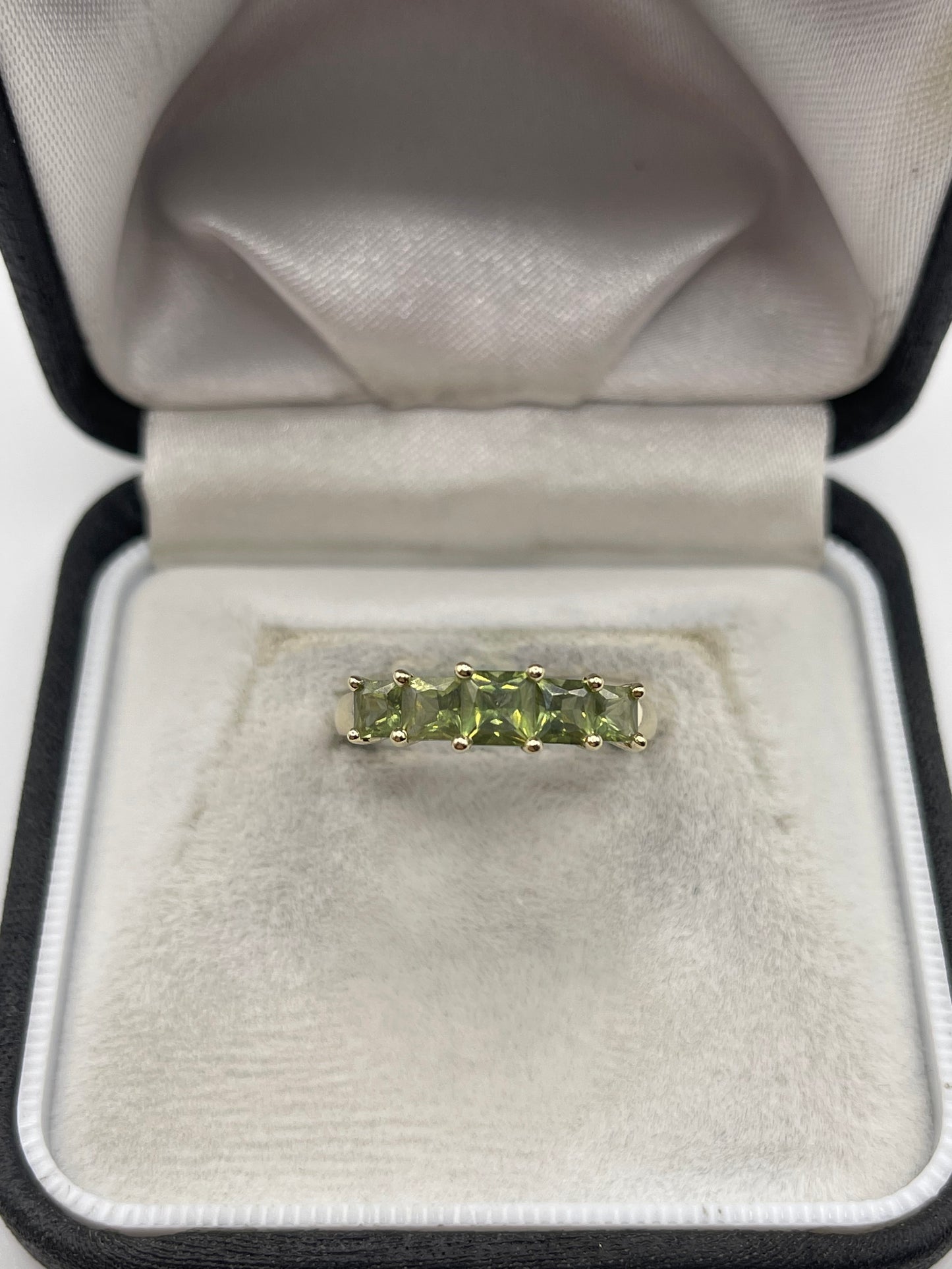 9ct gold quartz ring