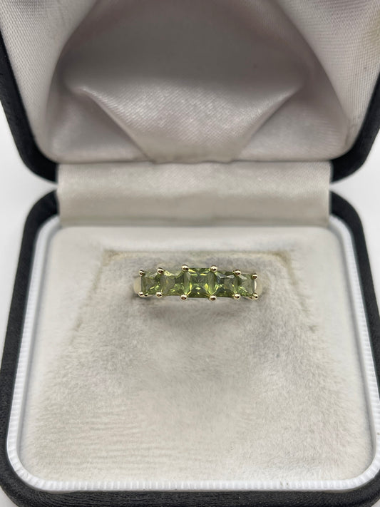 9ct gold quartz ring