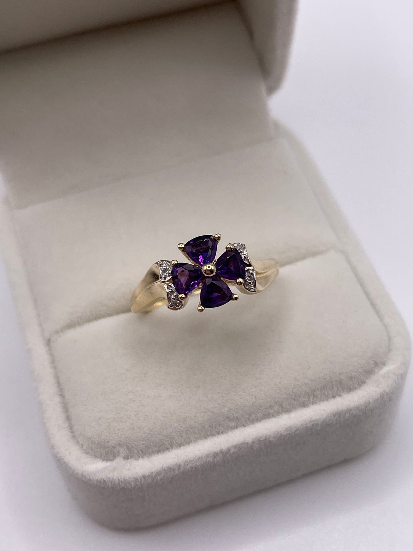 9ct gold amethyst and diamond ring