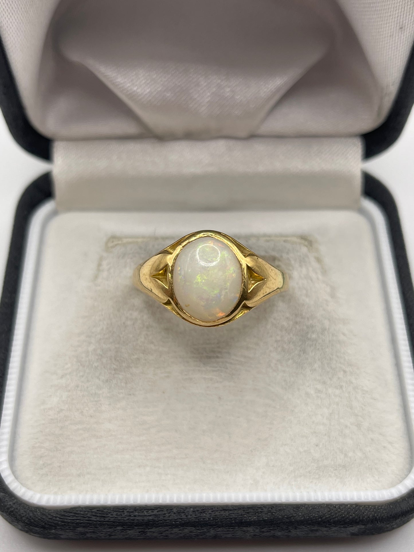 Antique 18ct gold opal signet ring