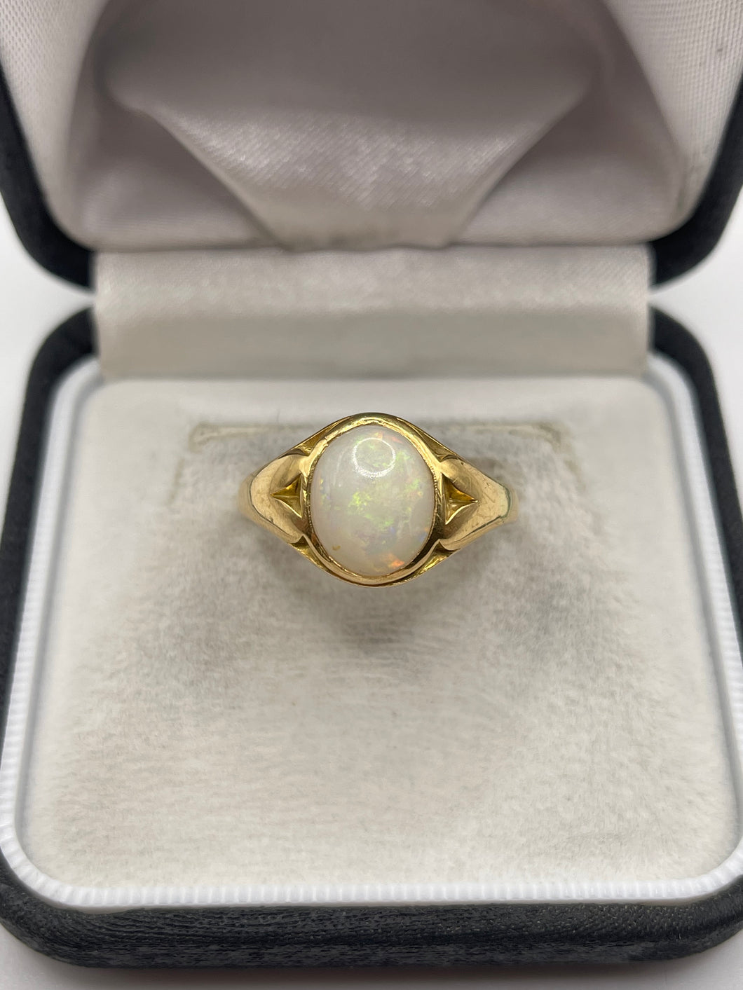 Antique 18ct gold opal signet ring