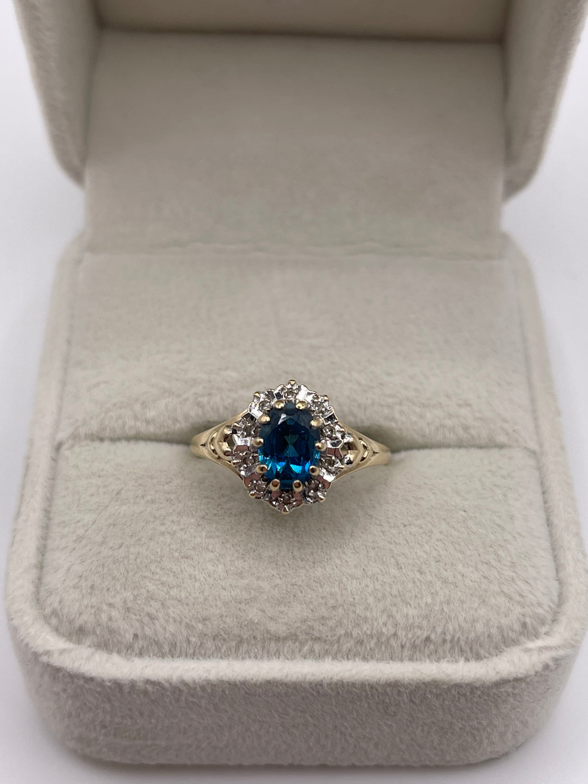 9ct gold topaz and diamond ring