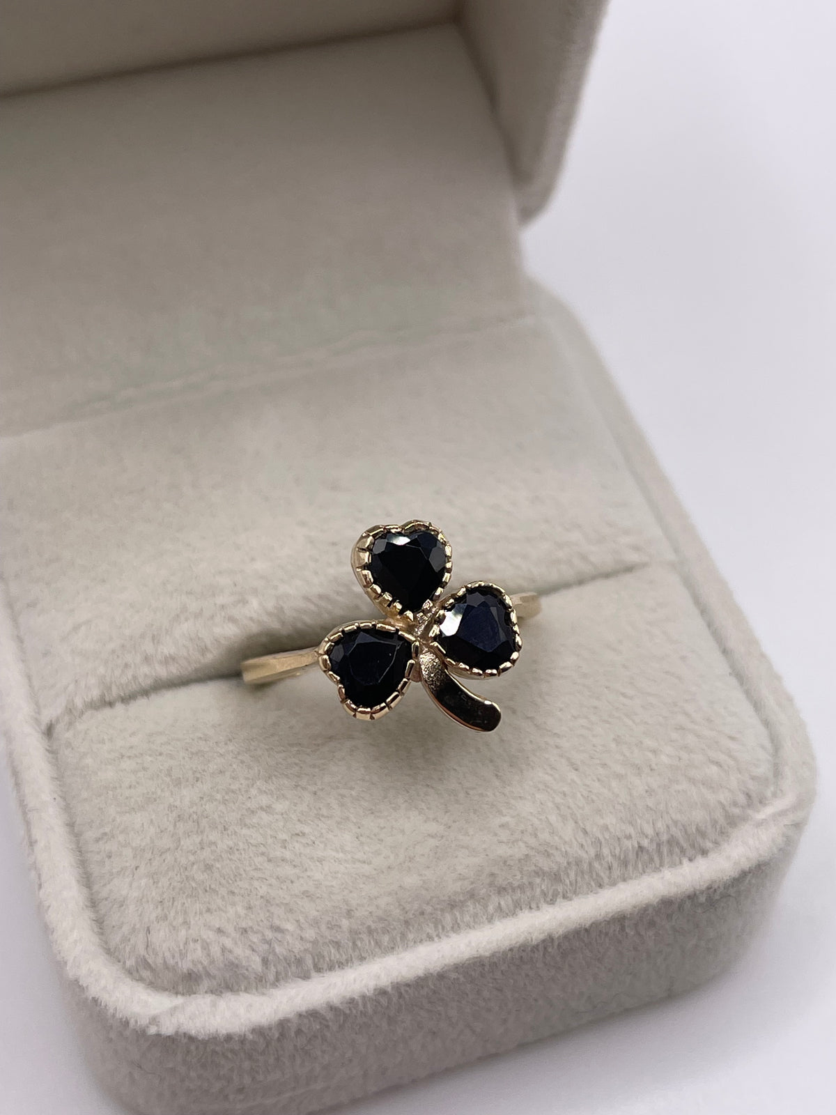 9ct gold sapphire clover ring