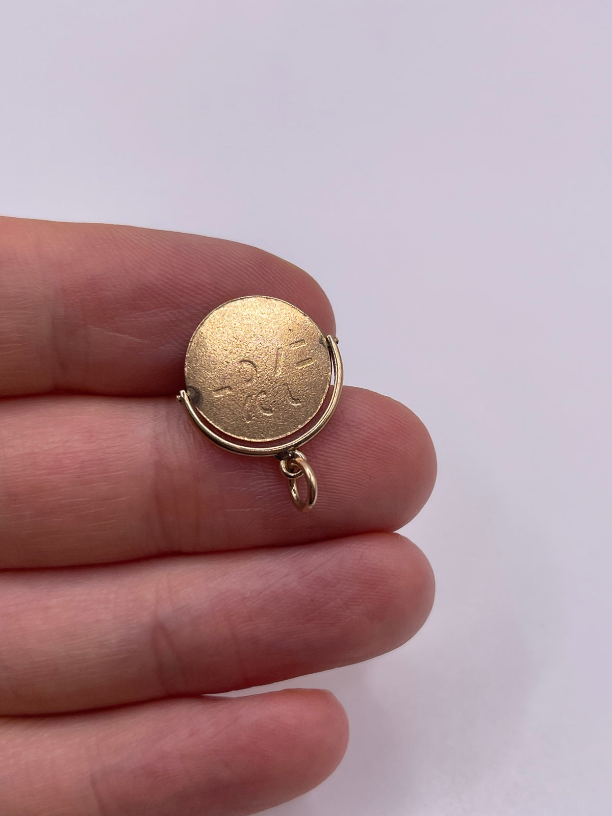 9ct gold I love you spinning pendant