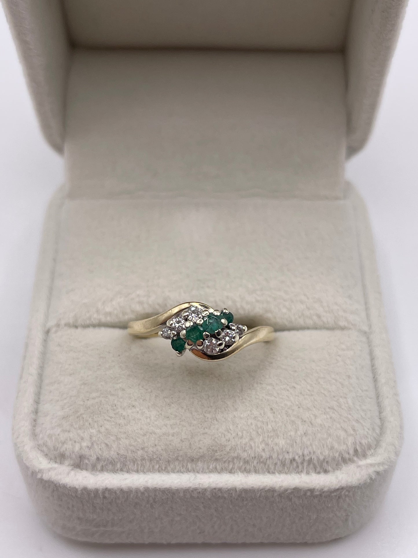 9ct gold emerald and diamond ring