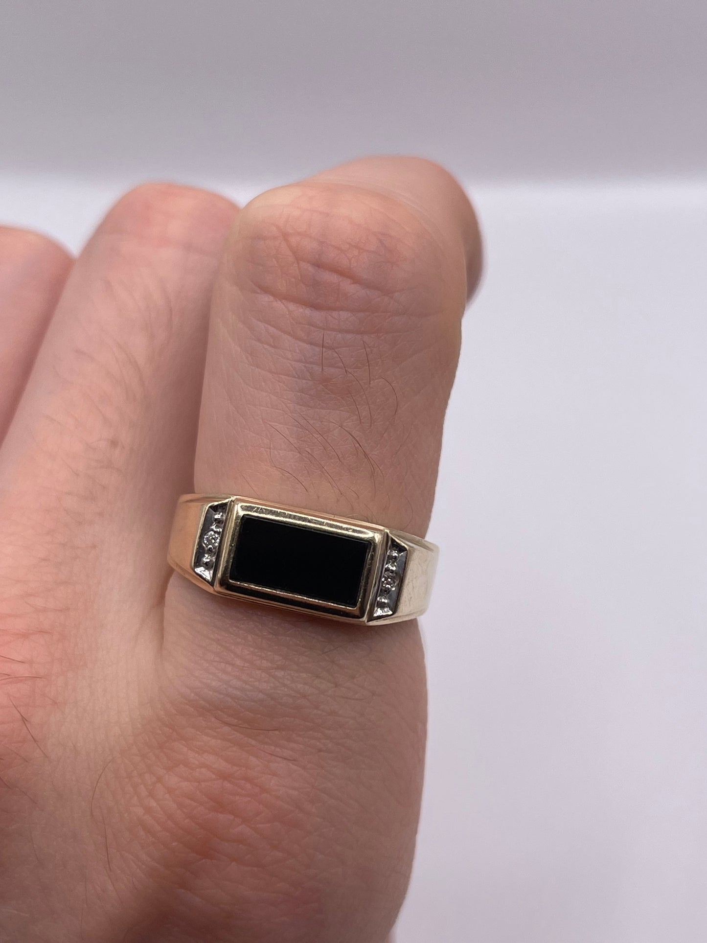 9ct gold onyx and diamond ring