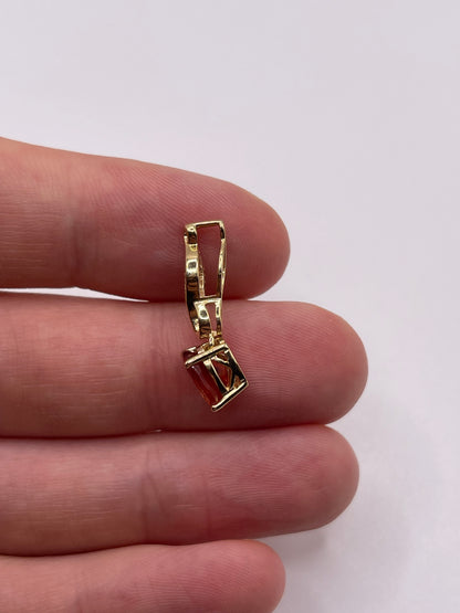 9ct gold quartz and diamond pendant