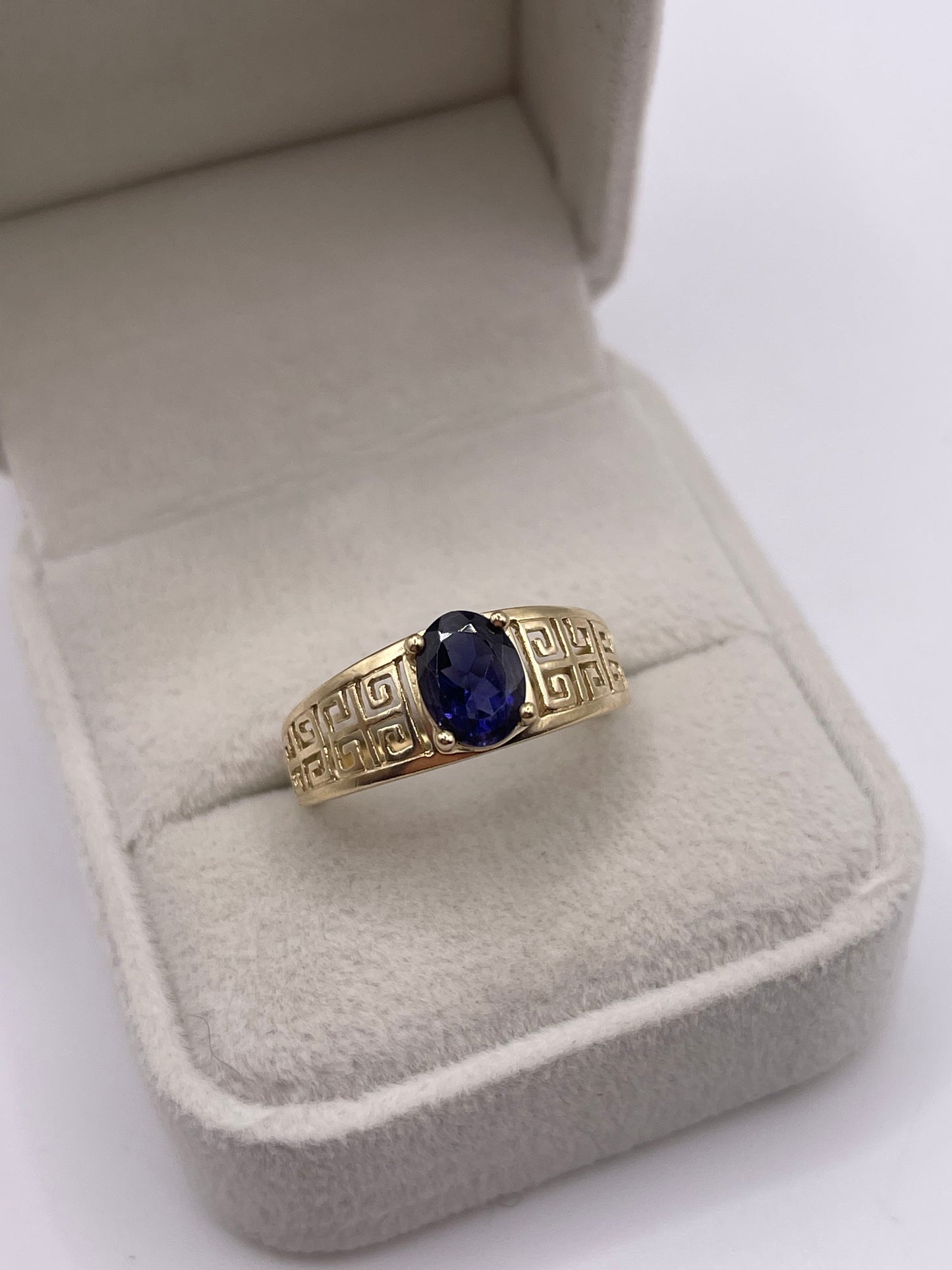 9ct gold iolite ring
