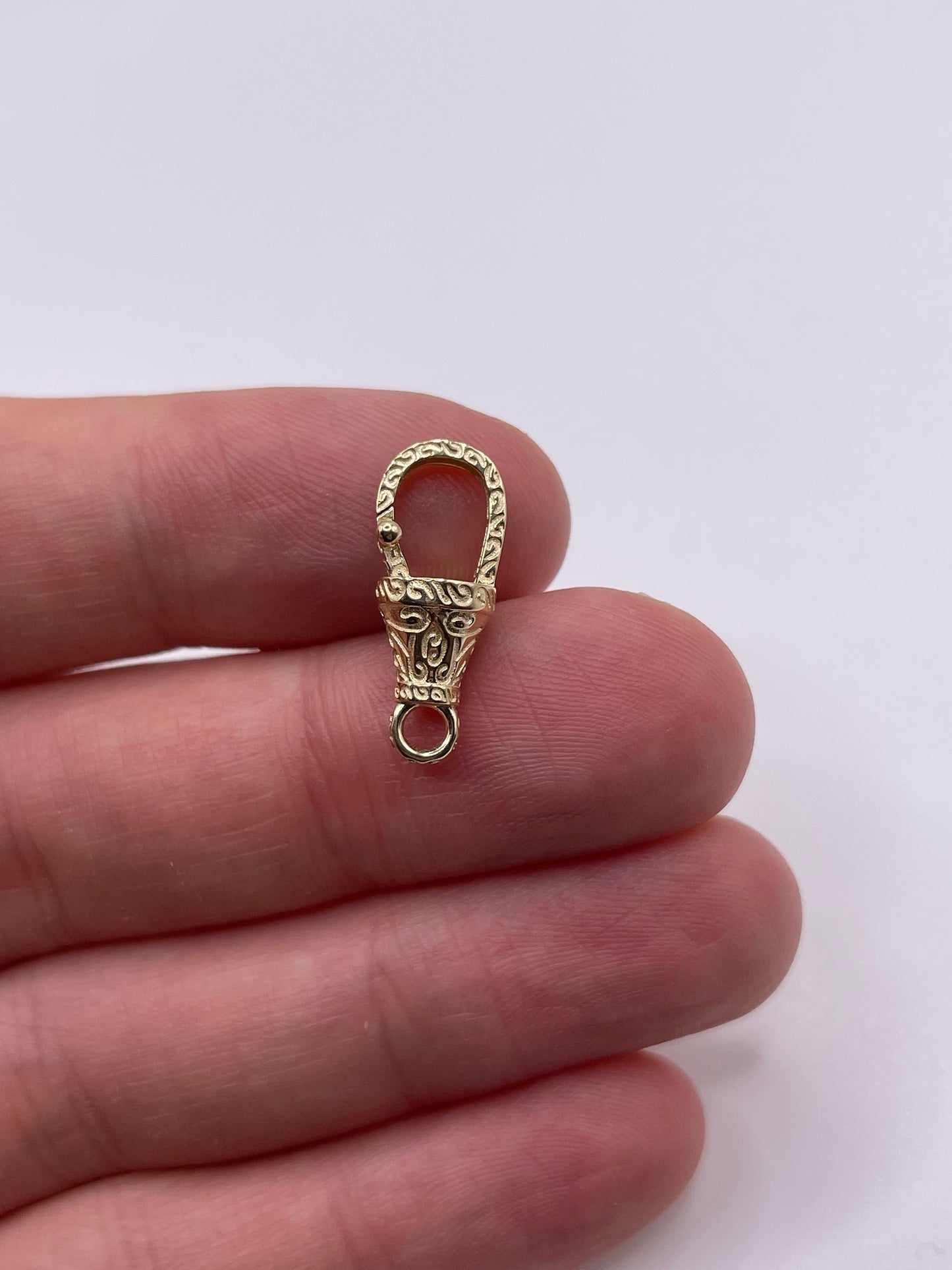 9ct gold 20mm engraved dog clip