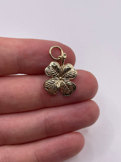 9ct gold four leaf clover pendant