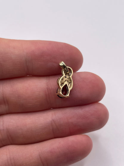 9ct gold garnet and diamond pendant