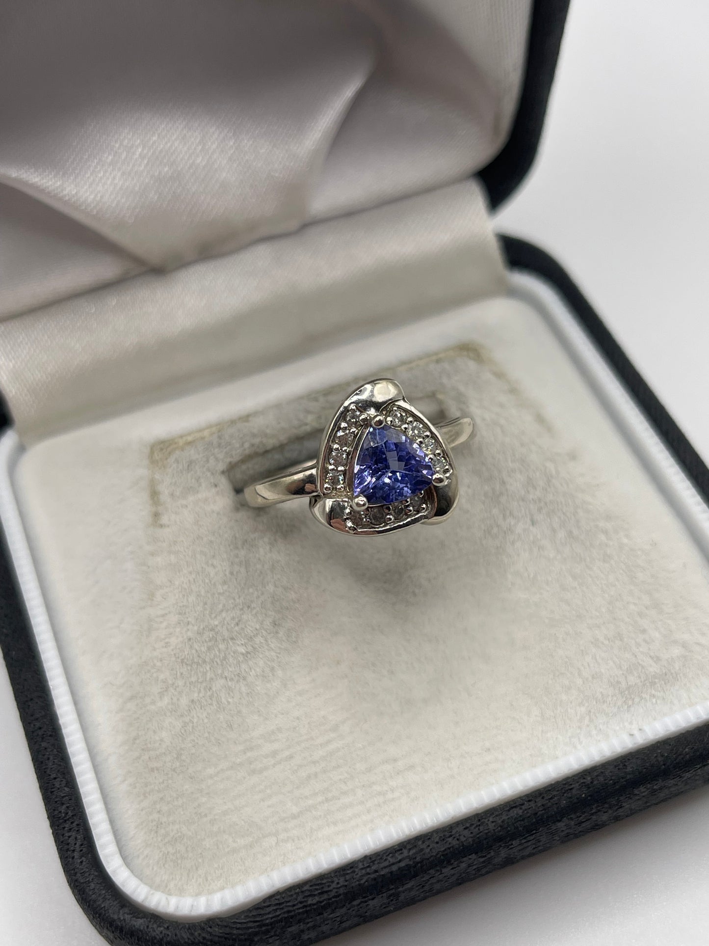 14ct white gold tanzanite and diamond ring