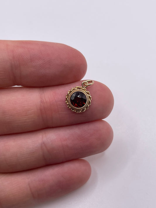 9ct gold garnet pendant
