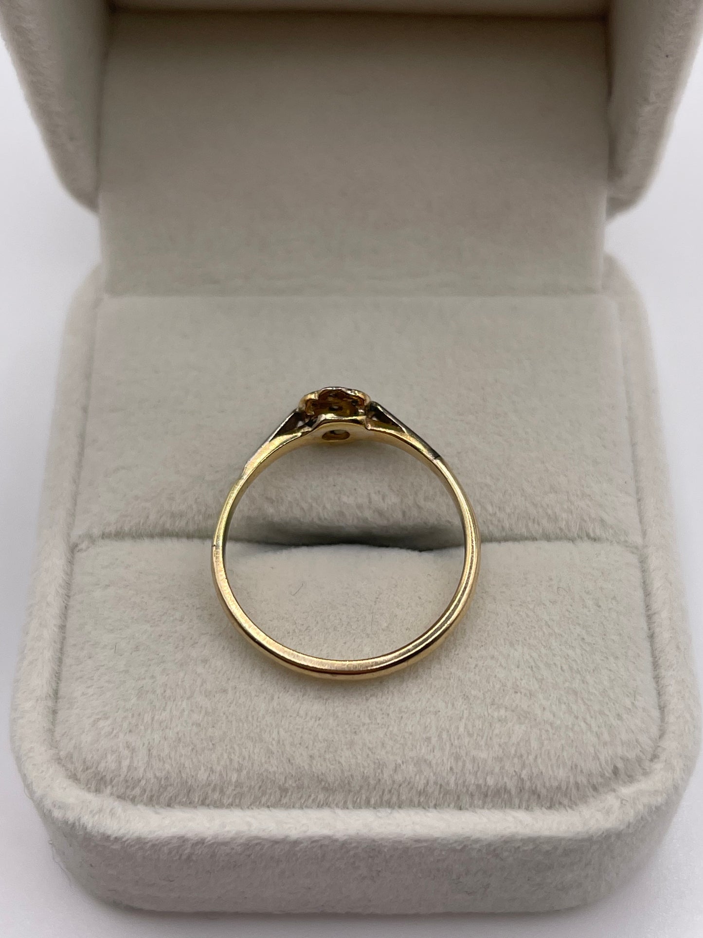 9ct gold and platinum diamond ring