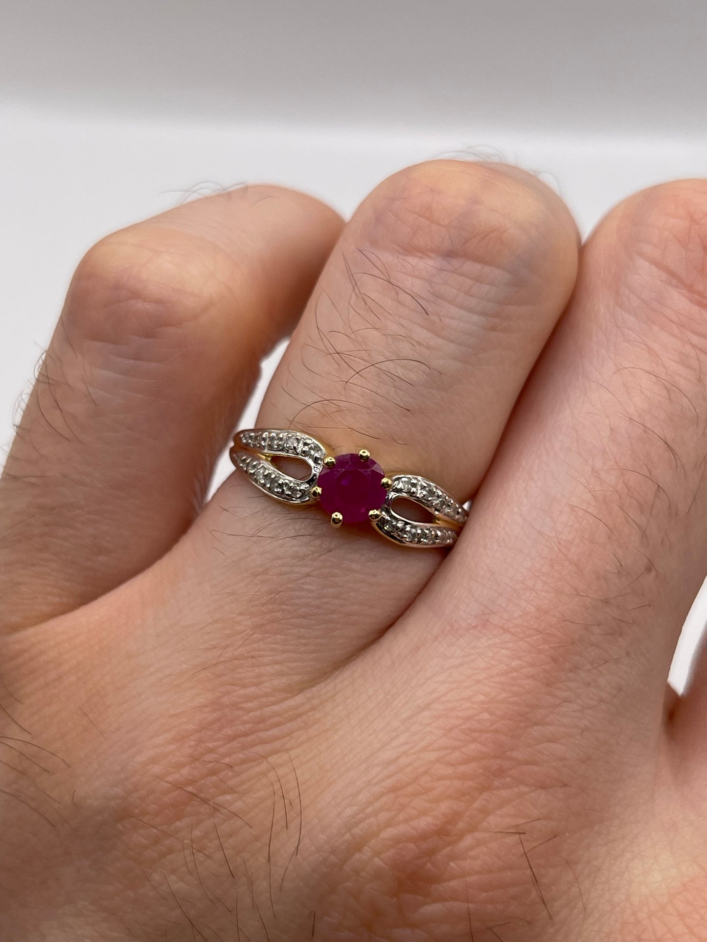 14ct gold ruby and diamond ring