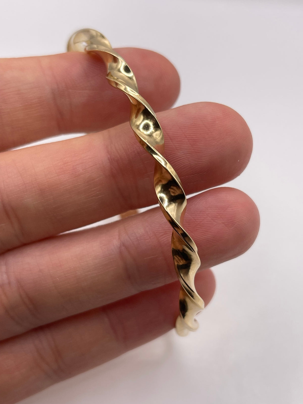 9ct gold bangle