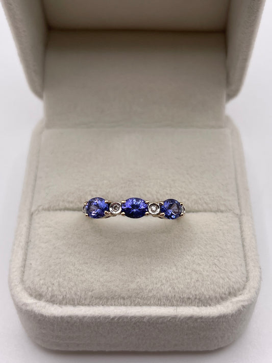 9ct gold tanzanite and diamond ring