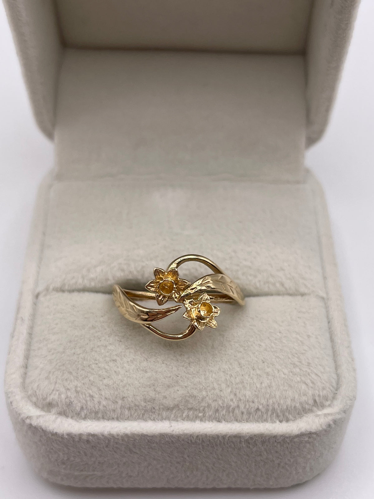 9ct gold flower ring